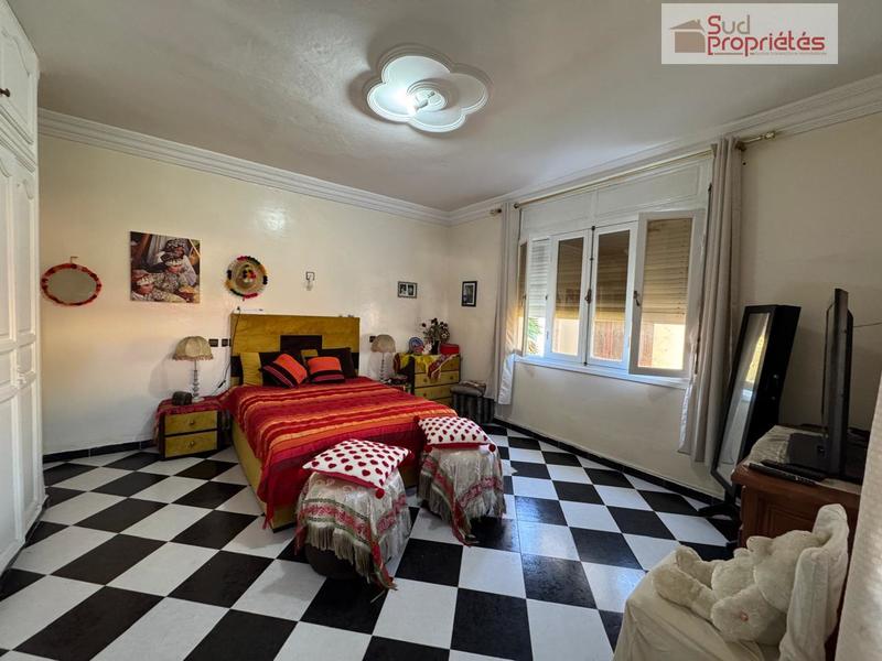 Villa - 400 m² - 12 pièces