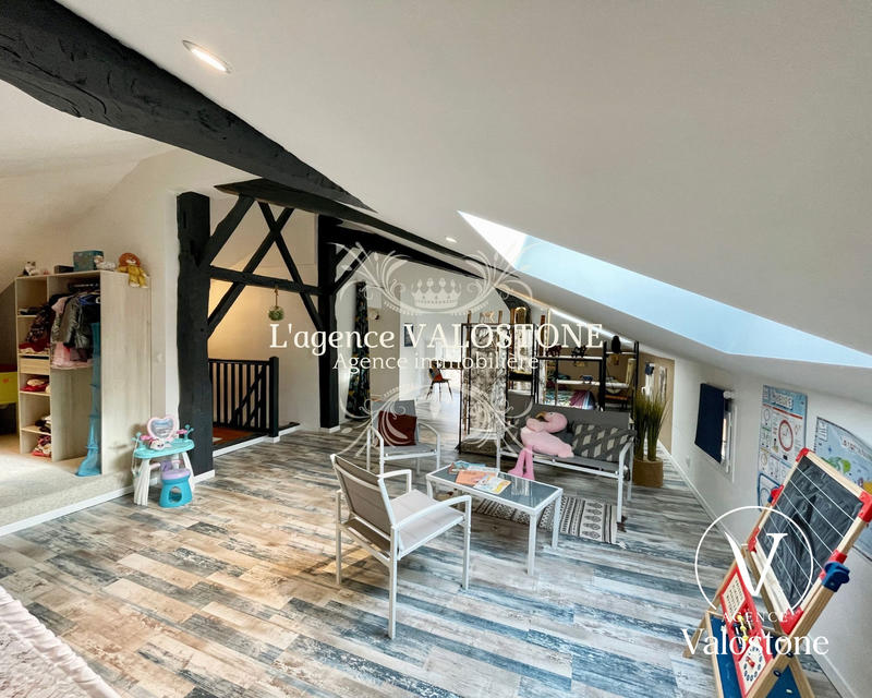 Maison traditionnelle - 255 m² - 4 pièces