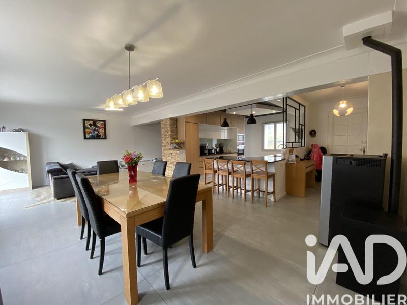 Maison - 237 m² - 8 pièces