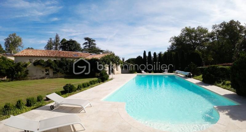 Propriété - 800 m² - 23 pièces