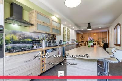 Maison - 139 m² - 7 pièces