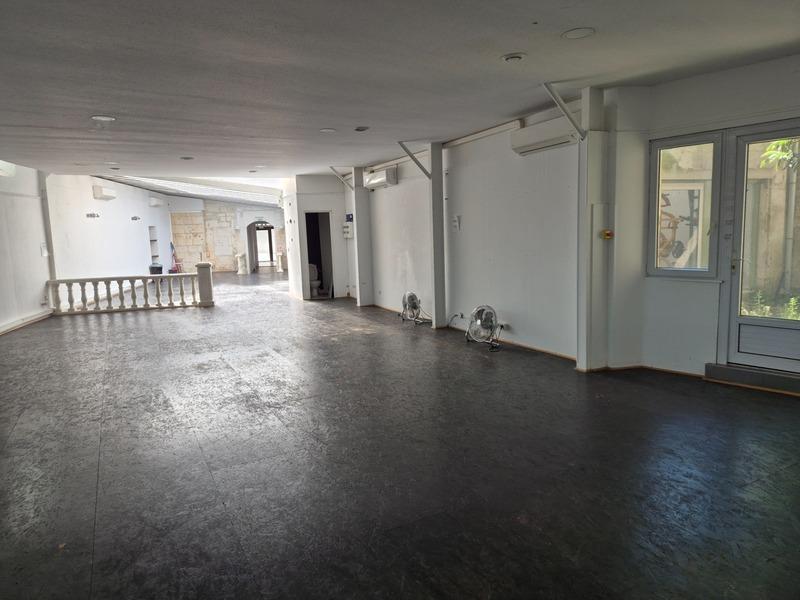 Local commercial - 220 m²