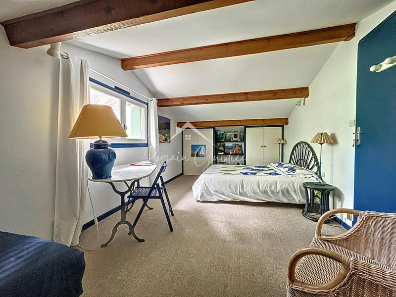 Propriété - 247 m²