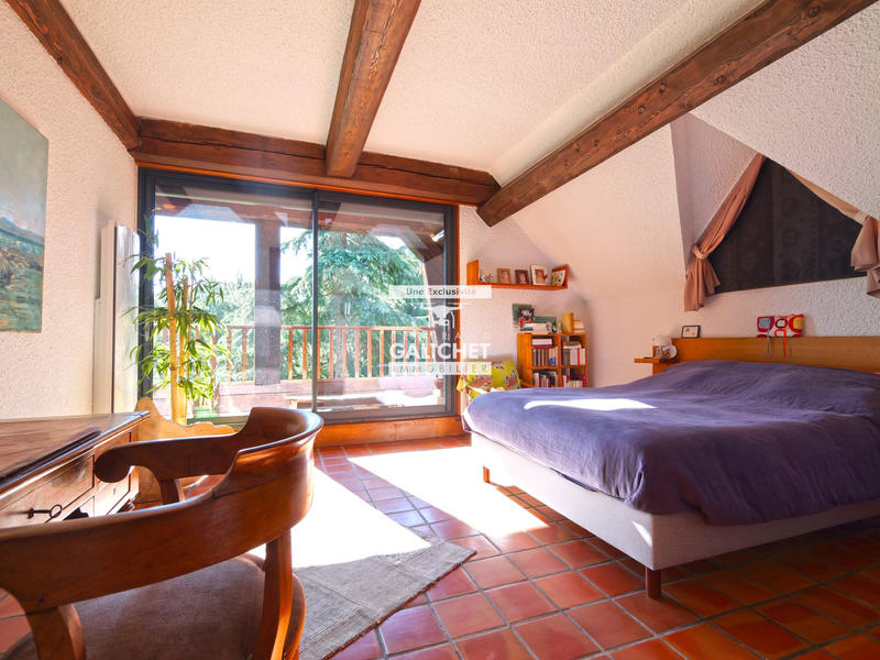 Maison - 330 m² - 8 pièces