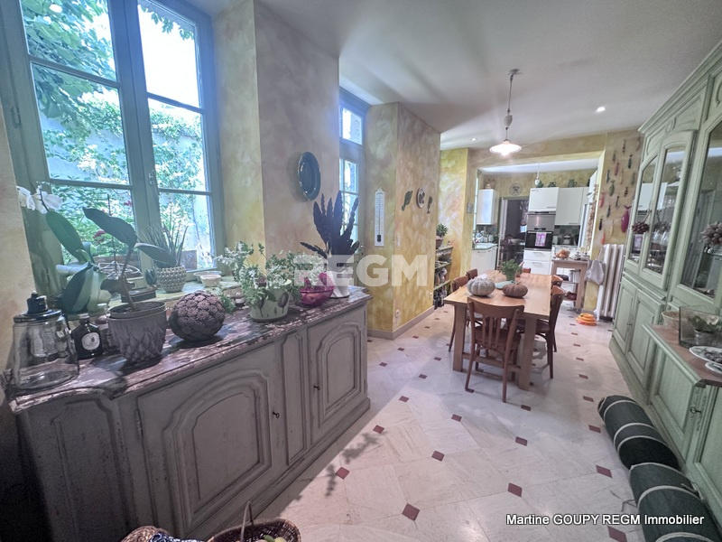 Maison - 290 m² - 11 pièces