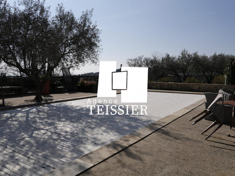 Maison - 286 m² - 9 pièces