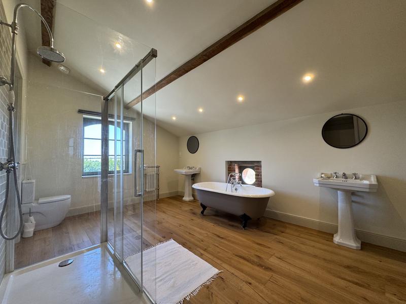 Maison - 445 m² - 10 pièces