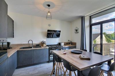 Maison - 205 m² - 9 pièces