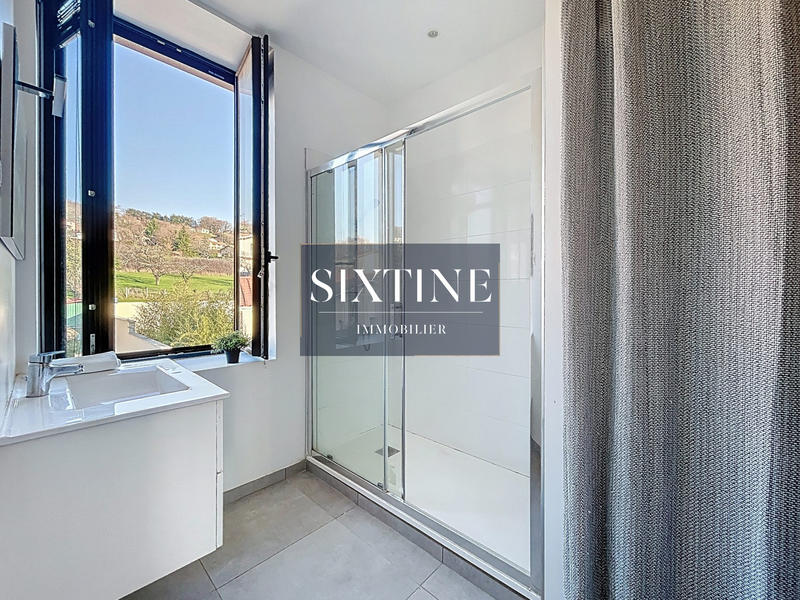 Appartement - 80 m² - 5 pièces