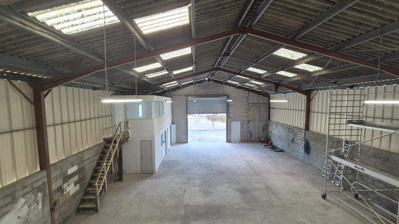 Local d'activités - 375 m²