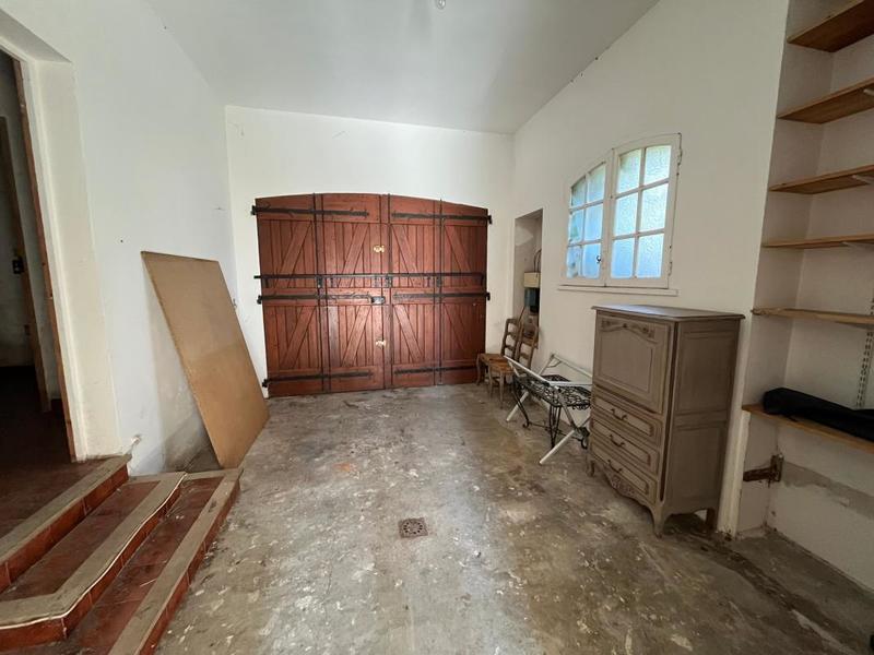 Propriété - 261 m² - 6 pièces