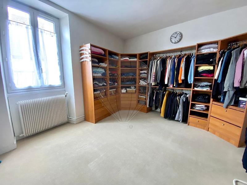 Maison - 239 m² - 7 pièces