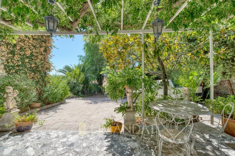 Villa - 475 m² - 12 pièces