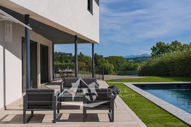Villa - 243 m² - 9 pièces