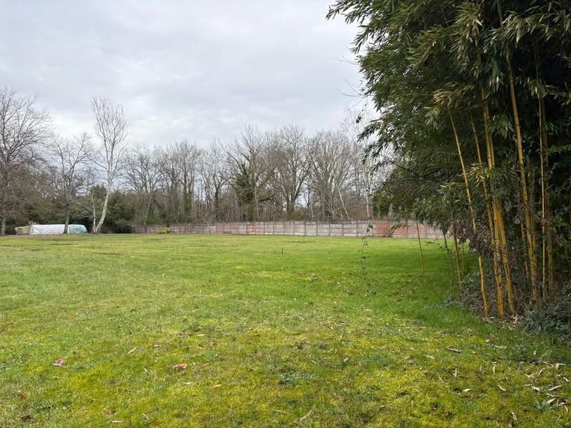 Terrain constructible - 1 130 m²