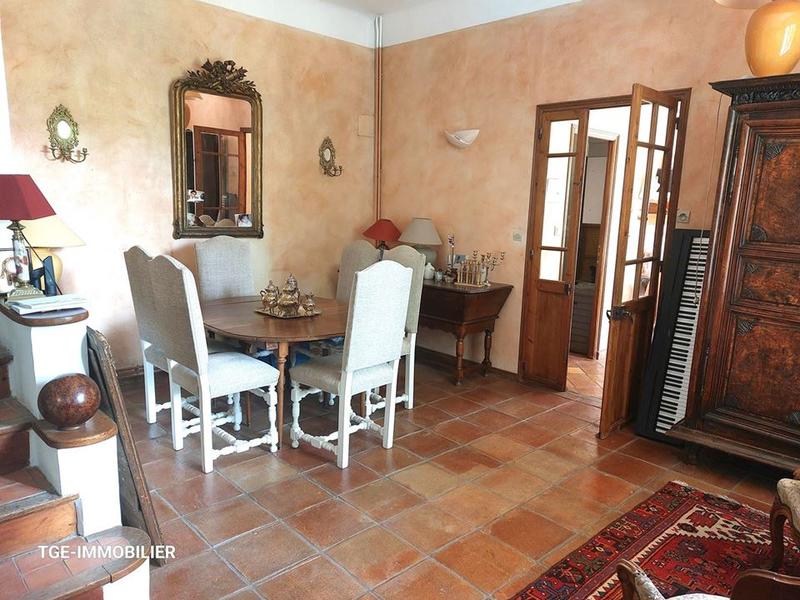 Maison - 270 m² - 9 pièces