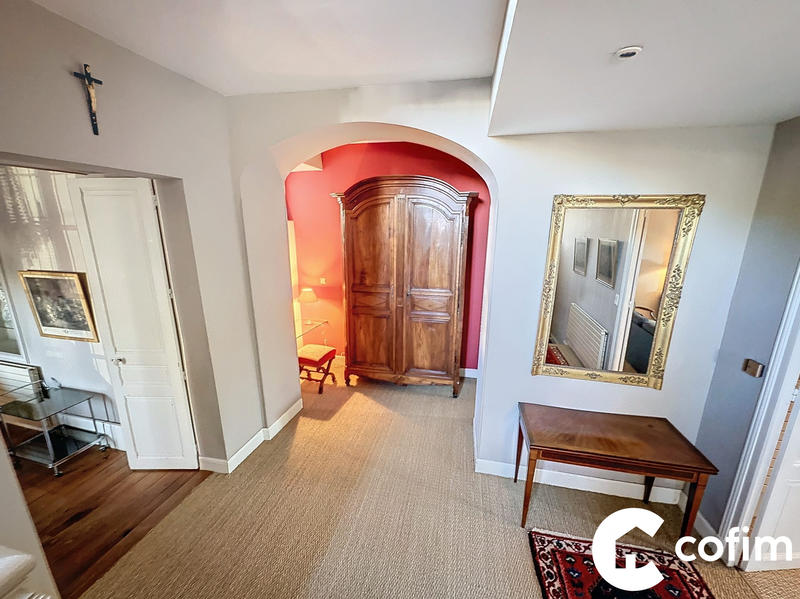 Maison - 272 m² - 10 pièces