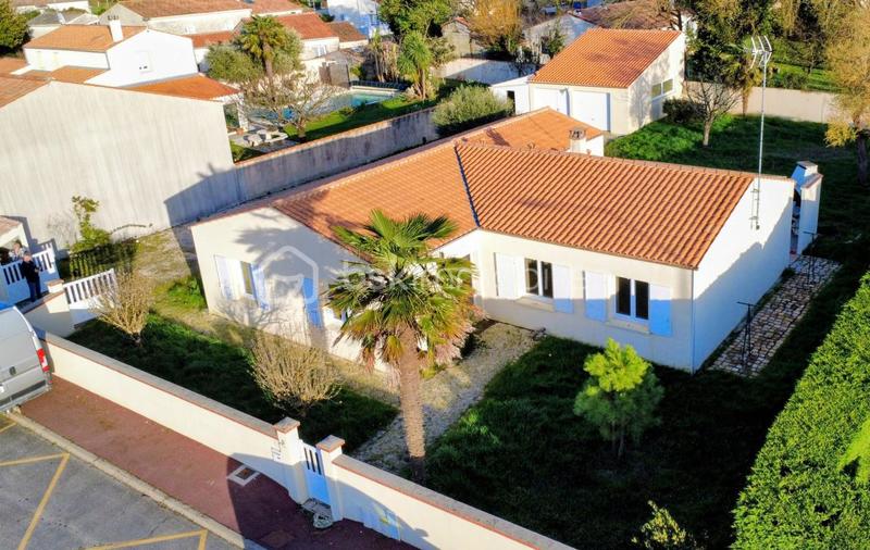 Maison traditionnelle - 141 m² - 6 pièces