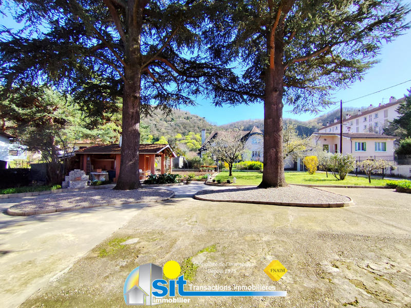 Maison - 201 m² - 6 pièces