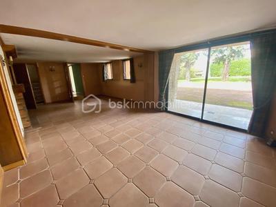 Maison traditionnelle - 144 m² - 6 pièces