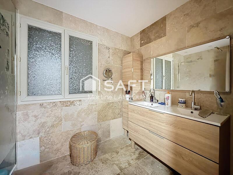 Maison - 255 m² - 8 pièces