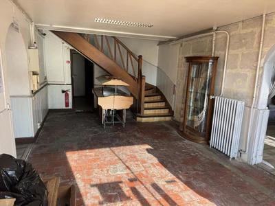 Propriété - 625 m²