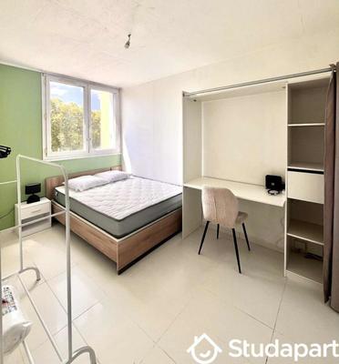 Chambre - 9 m² - 1 pièce