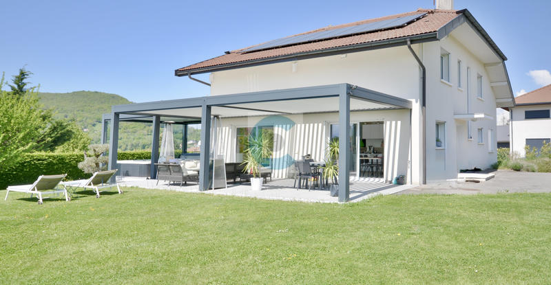 Maison - 228 m² - 8 pièces