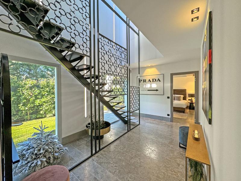 Villa - 220 m² - 6 pièces