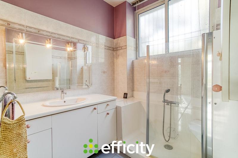 Villa - 223 m² - 10 pièces