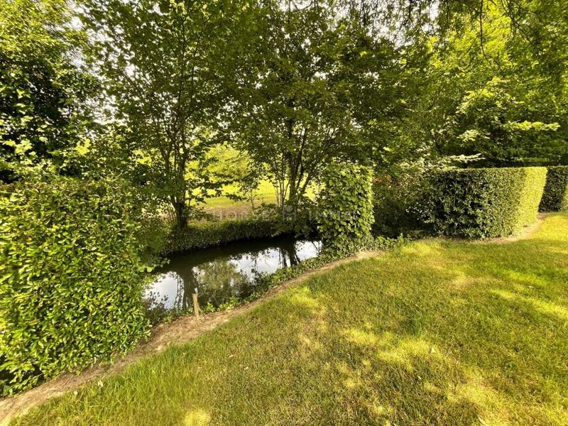 Propriété - 240 m² - 7 pièces