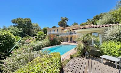 Maison - 215 m² - 7 pièces