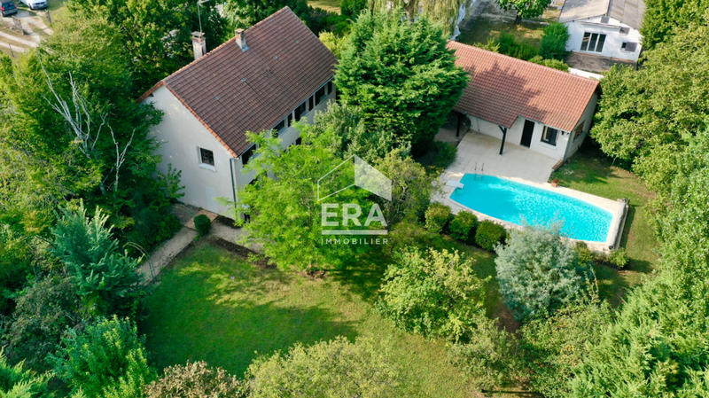 Maison - 180 m² - 8 pièces