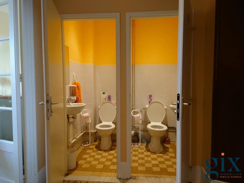 Appartement - 255 m² - 10 pièces