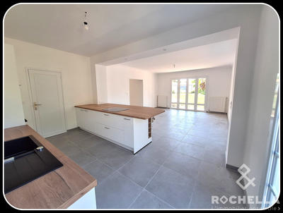 Maison - 220 m² - 8 pièces