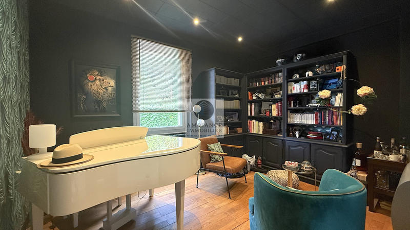 Maison - 174 m² - 9 pièces