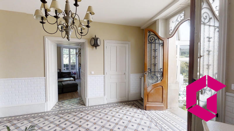 Maison - 340 m² - 6 pièces