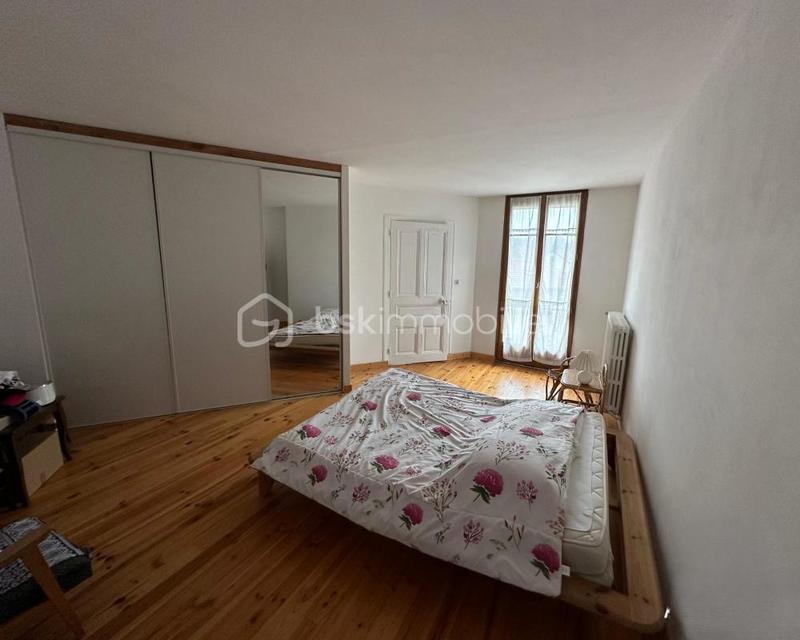 Maison - 303 m² - 11 pièces