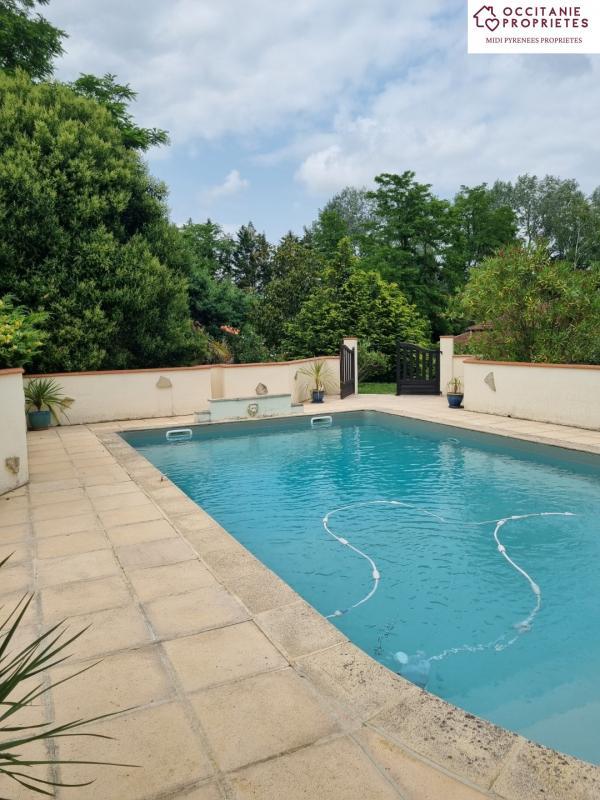 Maison - 212 m² - 12 pièces