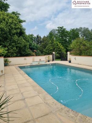 Maison - 212 m² - 12 pièces