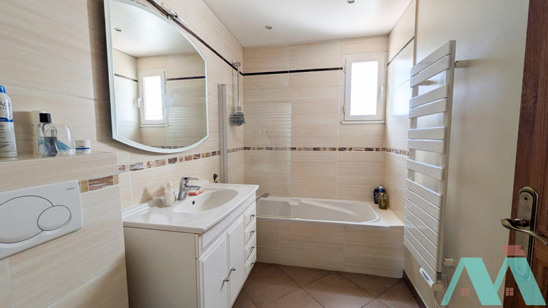 Maison - 106 m² - 4 pièces