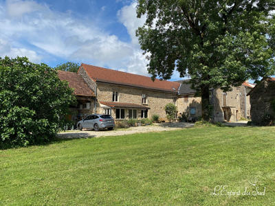 Maison traditionnelle - 216 m² - 8 pièces