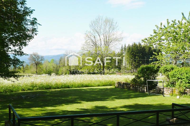 Maison - 237 m² - 7 pièces