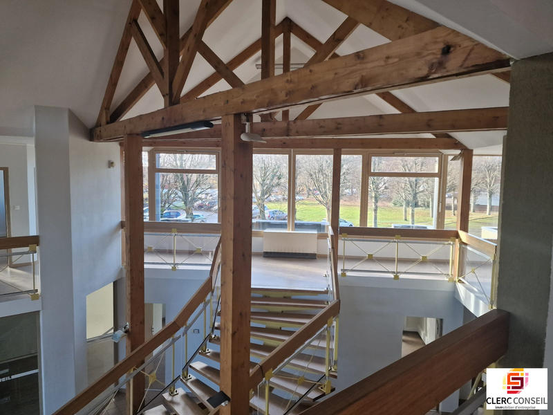 Bureau - 610 m²