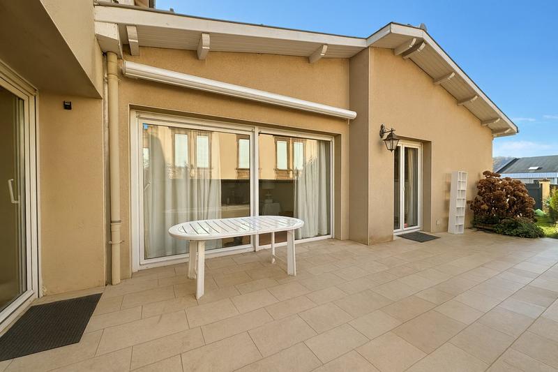 Maison - 213 m² - 7 pièces