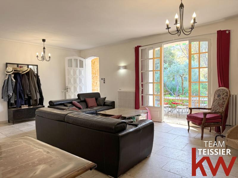 Maison - 301 m² - 5 pièces