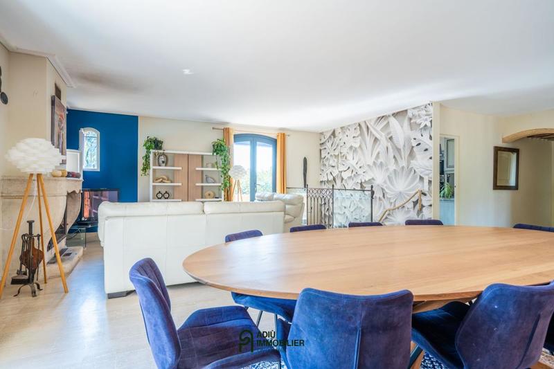 Propriété - 335 m² - 10 pièces