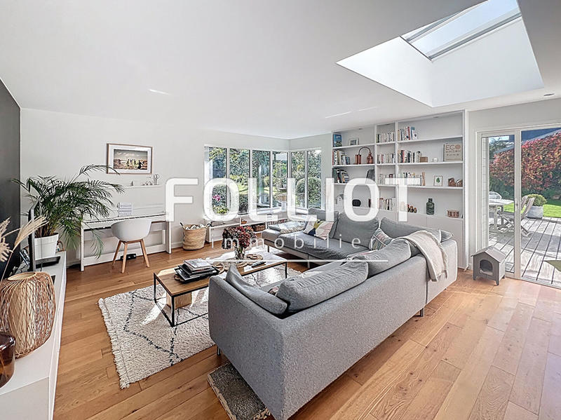 Maison - 198 m² - 10 pièces