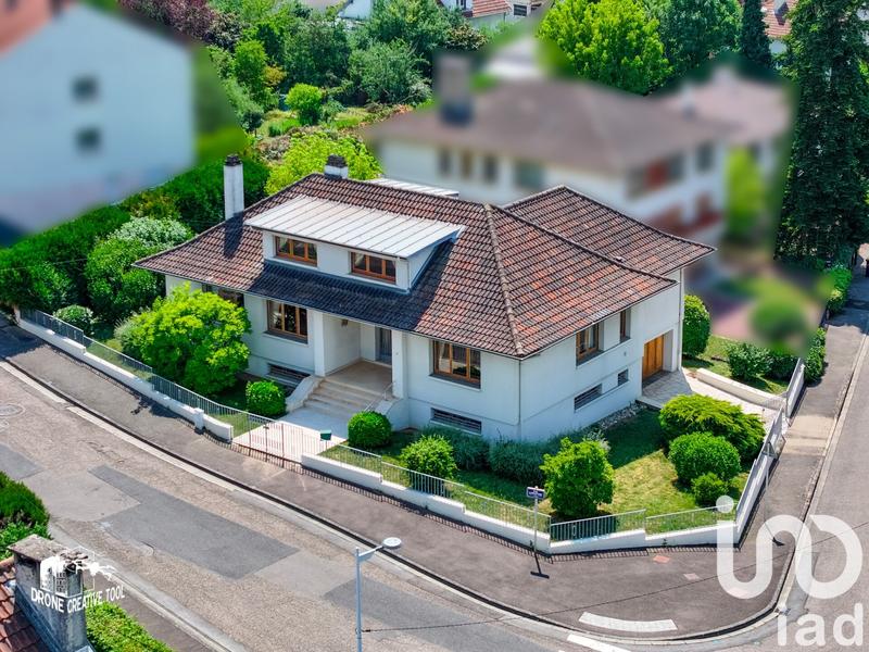 Maison - 200 m² - 8 pièces