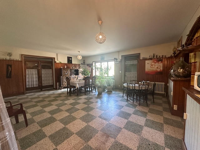 Maison - 280 m² - 10 pièces